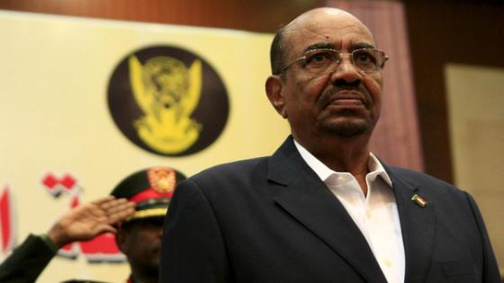 Sudan's President Omar al-Bashir listen to the National anthem during opening session of Sudan National Dialogue conference October 10, 2015.REUTERS/Mohamed Nureldin Abdallah