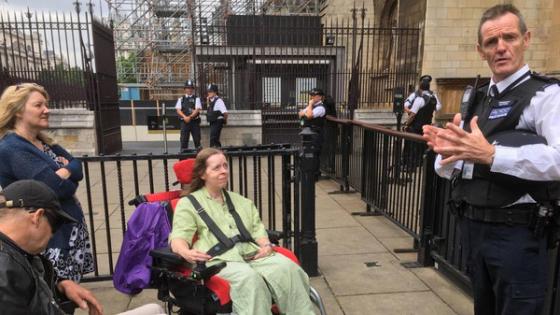 لأول مرة في بريطانيا: ذوو الاحتياجات الخاصة “يحتجون”