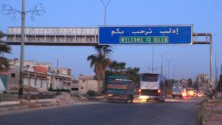 اتفاق بين فصيلين معارضين على وقف النار في إدلب