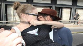 جيجي حديد تتحول لوحش كاسر عندما لمسها رجل