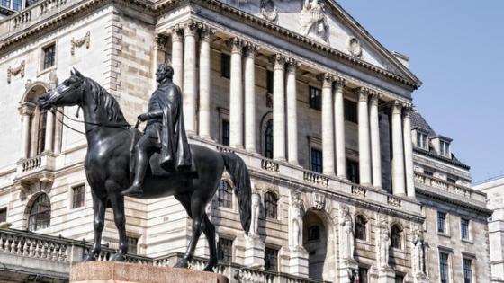 بنك إنجلترا يلمح لخفض جديد في سعر الفائدة
