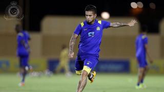 أيالا وتوماسوف يتركان النصر ويعودان إلى بلادهما