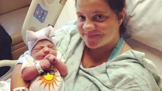 طفلة أميركية ولدت يوم الكسوف.. توقع ماذا سميت؟