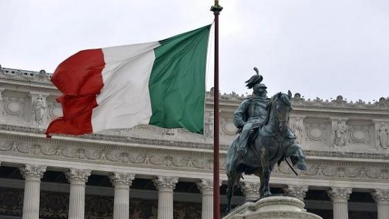 إيطاليا عازمة على خفض الدين رغم انتكاسة للنمو