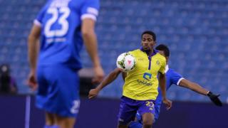 إيقاف عوض خميس ومنع النصر من التسجيل وتغريم الهلال