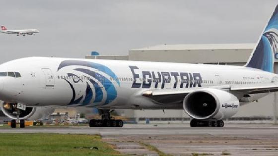 إصابة 3 ركاب عقب إنذار كاذب بوجود حريق بطائرة مصرية