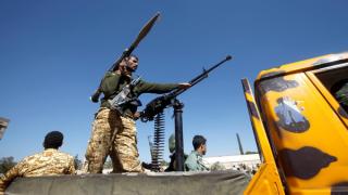 اليمن.. ميليشيات صنعاء تحاصر محتجين يطالبون برواتبهم