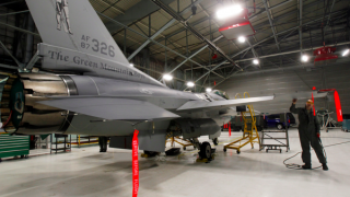 هل تهزم المقاتلات الأميركية.. البكتيريا؟