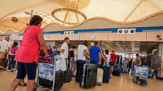 مصر.. وزير الطيران إلى موسكو لإعادة الرحلات الروسية