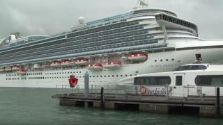 البندقية ضد السفن السياحية