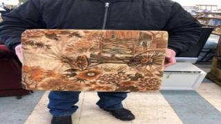 رجل يجد 43 ألف دولار داخل وسادة أريكة اشتراها بـ35 دولاراً