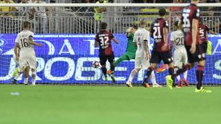 كالياري يروض ذئاب روما