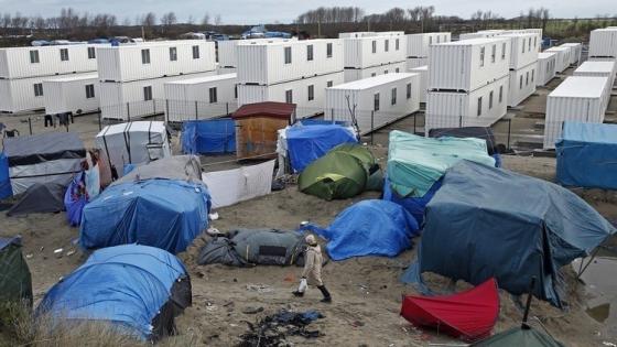 باريس تعتزم تفكيك مخيم كاليه للاجئين كليا