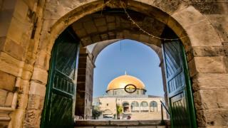 لا تستطيع زيارة الأقصى؟ إليك جولة في “ثالث الحرمين”