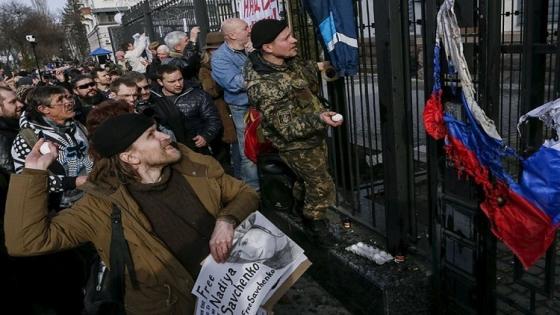 موسكو تطالب باريس بالضغط على كييف لضمان أمن المقار الروسية في أوكرانيا