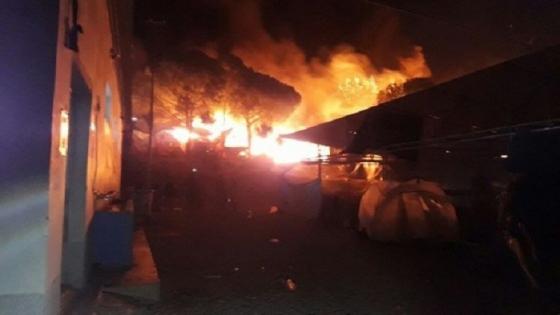 حريق هائل داخل مخيم للاجئين في اليونان