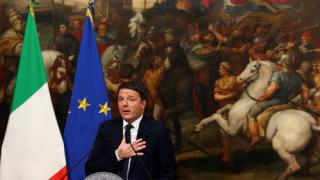 الرئيس الإيطالي يطلب من رئيس الوزراء رينزي تأجيل استقالته