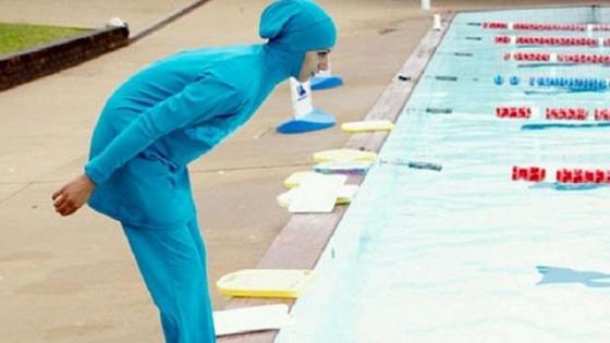 ألمانيا تلزم الطالبات المسلمات بالسباحة المختلطة