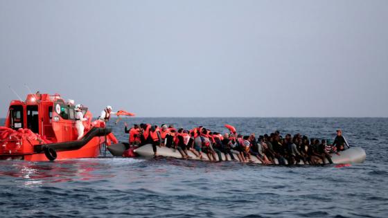 مطالبات باستهداف قوارب المهاجرين