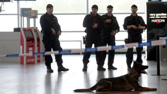 الداخلية التشيكية تؤكد توقيف شخص هدد بتفجير طائرة ركاب