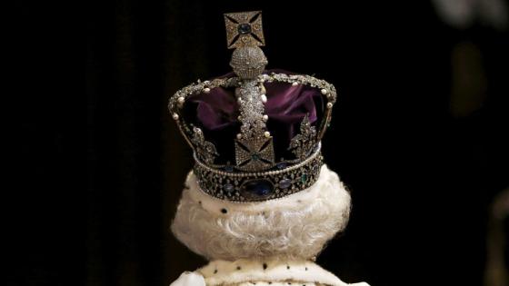 قصر بكنغهام ينفي أنباء عن وفاة الملكة إليزابيث الثانية