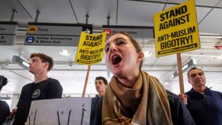 ترامب يوعز بتشديد التدقيق على الوافدين إلى الولايات المتحدة