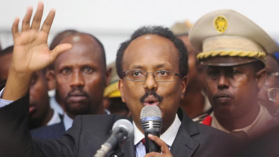 الرئيس الصومالي الجديد يؤدي اليمين الدستورية
