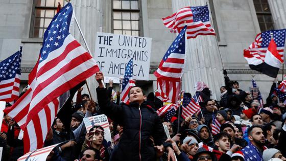 الولايات المتحدة.. تواصل اعتقالات جماعية للمهاجرين