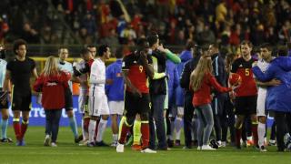 الشياطين الحمر ينجون من مصيدة الإغريق