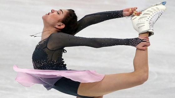 ملكة الجليد الروسية تتوج بلقب بطولة العالم
