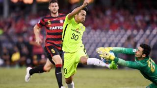 أوراورا ريد يكتسح سيدني الأسترالي برباعية