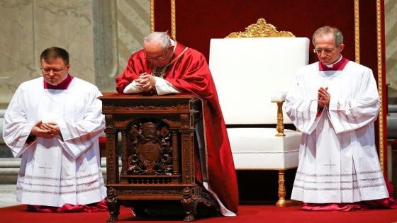 بابا الفاتيكان يستعرض “فضائح وخزي البشرية”