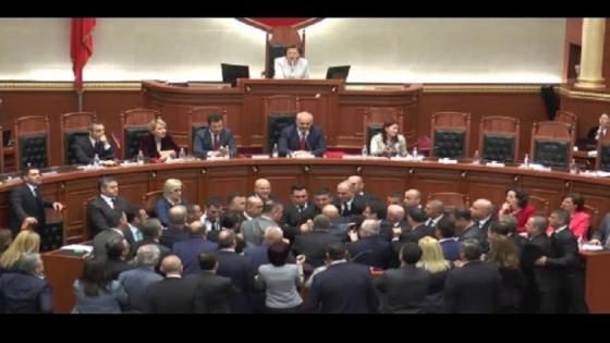 ألبانيا تفشل في انتخاب رئيس للبلاد لعدم وجود مرشحين لهذا المنصب!