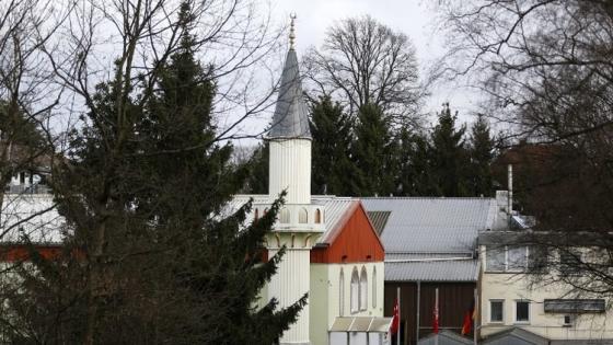 مجهولون يلقون زجاجات حارقة على مسجد في ألمانيا