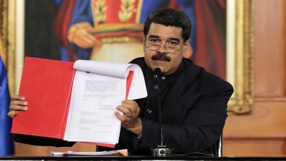 مادورو يوقع مرسوما بتشكيل جمعية تأسيسية والمعارضة تتهمه بالانقلاب