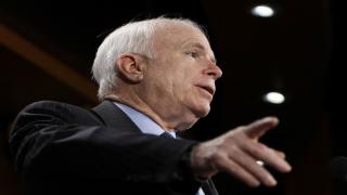 ماكين يدعو لطرد سفير تركيا من أمريكا