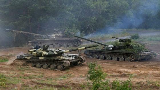 كييف تزود قواتها في دونباس بدبابات T-80