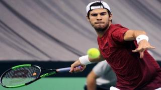 الروسي خاتشانوف يواصل التقدم في بطولة ليون