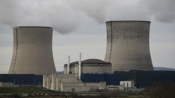 فرنسا تشرع في إغلاق مفاعلات نووية
