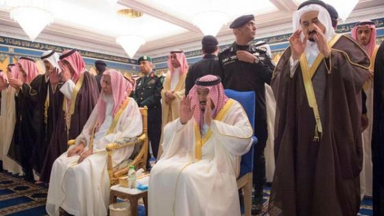 الملك سلمان يصلي على الأمير عبدالرحمن بن عبدالعزيز بمكة