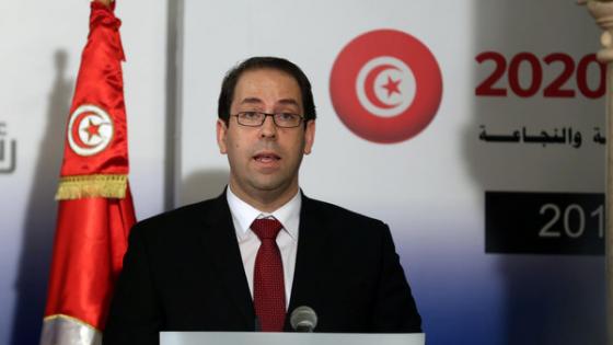 رئيس حكومة تونس يجري أول تعديل وزاري