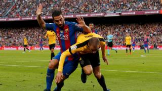 كمين ملقة يجبر برشلونة على التعادل