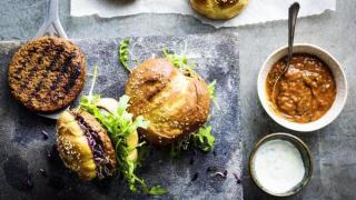 متجر سويسري يطرح “برغر الحشرات” للمستهلكين