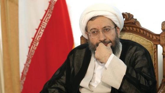 رئيس السلطة القضائية في إيران ينتقد اعتدال روحاني