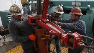 النفط يتخطى 50 دولارا مع التحمس لاتفاق أوبك