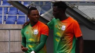 مبومبو يقود هجوم الشباب.. والإدارة تخالص مغربي