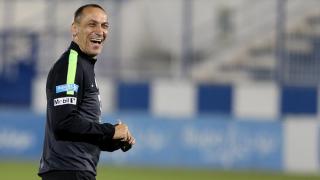 الشارقة ينفصل عن مدربه اليوناني دونيس