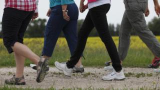 المشي على مهل.. يحارب الاكتئاب