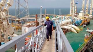 استئناف تحميل ناقلات النفط بمرفأ البصرة العراقي