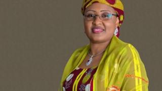 سيدة نيجيريا الأولى تخرج من المطبخ وتهاجم زوجها علناً